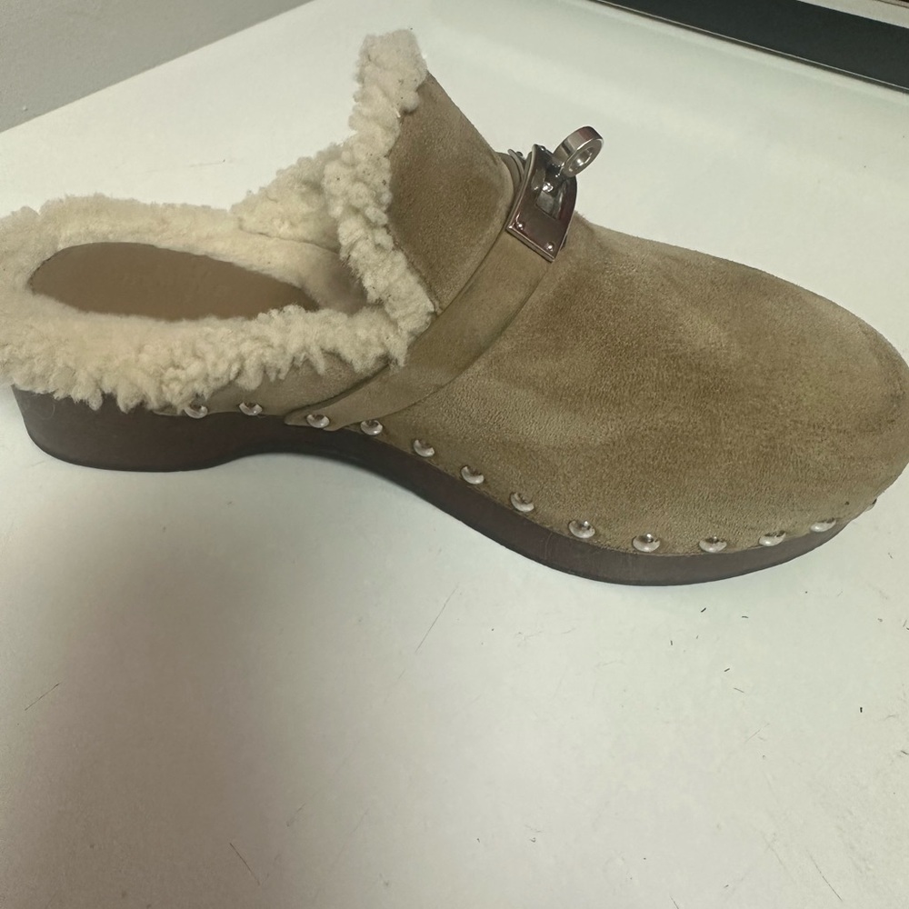 Hermes Carlotta Tan Suede Clogs with Silver Kelly Buckle - Picture 6 of 7
